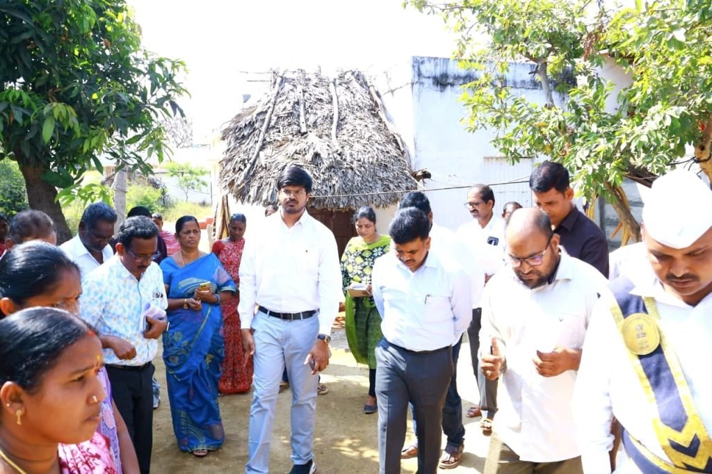 District Collector B. Chandrasekhar : గృహనిర్మాణ శాఖ సెక్రెటరీ గౌతమ్ కీలక ప్రకటన, మార్చిచివరినాటికి లక్ష గృహప్రవేశాల లక్ష్యం