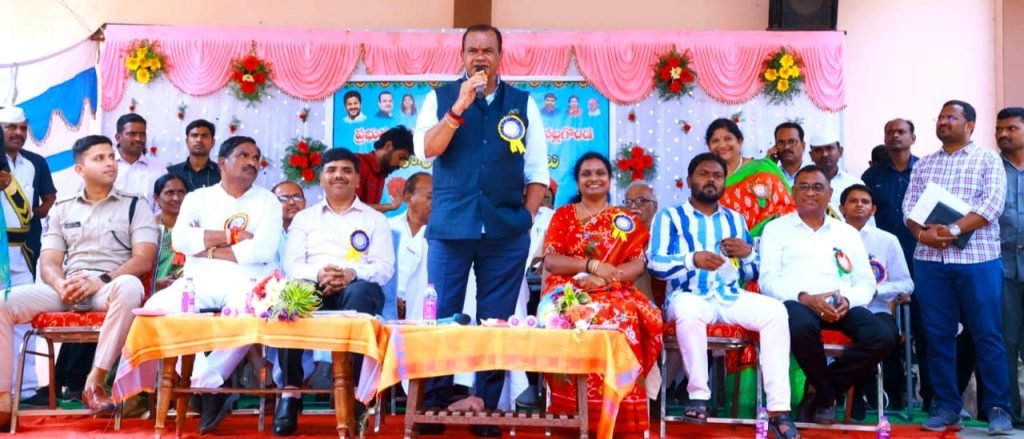 Minister Komatireddy : మంత్రి కోమటిరెడ్డి అప్పీల్, అవస రమైతే అదనపుతరగతులతో వి ద్యార్ధులను ఉన్నతులుగా తీర్చిది ద్దాలి