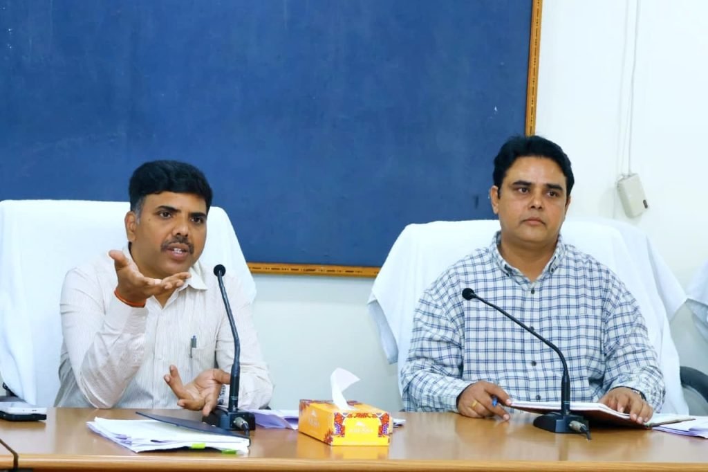 District Collector Badugu Chandrashekhar : జిల్లాలోని రైతులందరూ“ఫార్మర్స్ రిజిస్ట్రేషన్” చేయించుకునేలా చూడాలి 