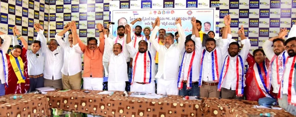 Student Unions Warn : సీఎం రేవంత్ కు విద్యార్థి సంఘాల హెచ్చరిక, ఫీజులు ఇస్తావా, గద్దెది గుతావా తేల్చుకోవాలoటూ ఫైర్ 