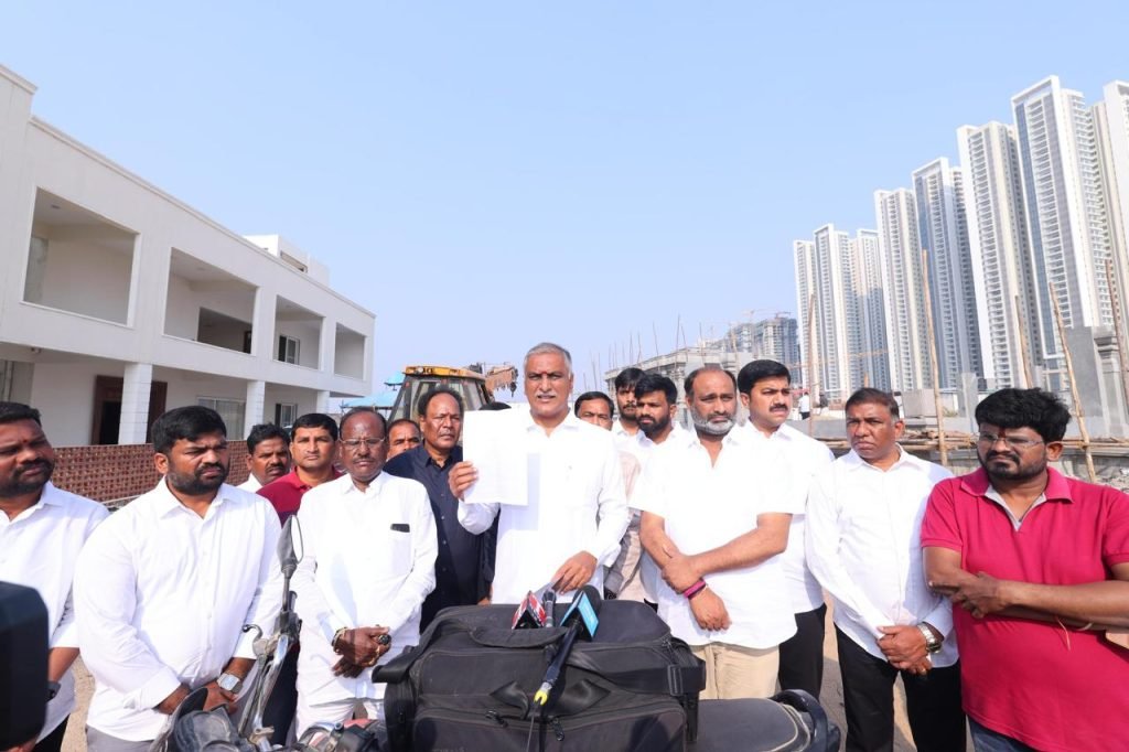Ex Minister Harish Rao : బిగ్ బ్రేకింగ్, మాజీ మంత్రి హరీష్ రావు ఘాటు వ్యాఖ్య, రేవంత్ రెడ్డి కళ్లు దేవుడిమాన్యాలమీదపడ్డాయి 