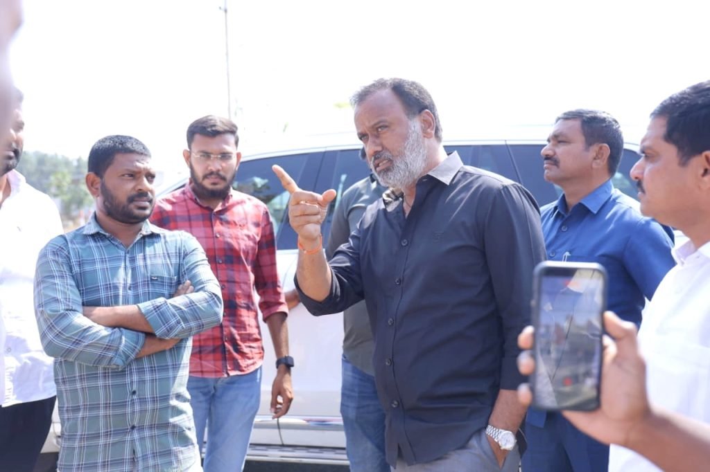 Munugode MLA Komatireddy Rajagopal : మునుగోడు ఎమ్మెల్యే కోమటిరెడ్డి రాజగోపాల్ రెడ్డి సెన్సేషనల్ కా మెంట్స్, యధావిధిగా వైన్స్ టై మింగ్స్ 