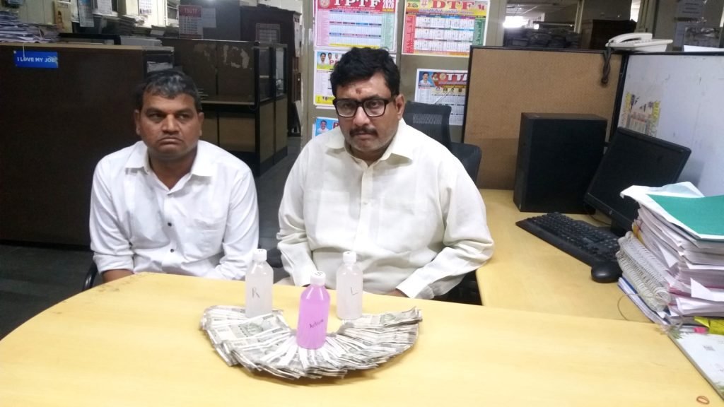 Acb trap : బిగ్ బ్రేకింగ్, ఏసీబీ ఎరకు చిక్కిన అవినీతి తిమింగలం, స్కూల్ ఎడ్యుకేషన్ అధికారుల అరెస్ట్