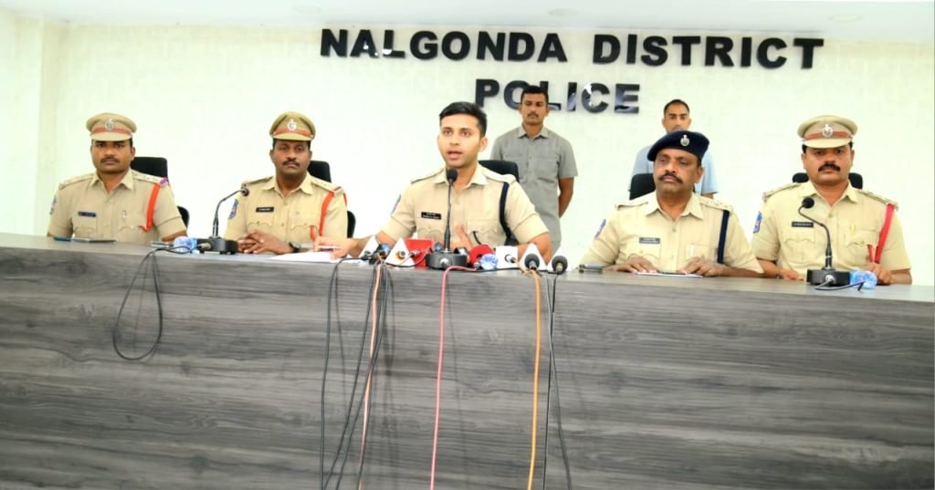 Nalgonda SP Sharath Chandra Pawar  : బిగ్ బ్రేకింగ్, నల్లగొండ జిల్లా సిఎంఆర్ కుంభకోణం నింది తుల అరెస్ట్, ప్రభుత్వ ఖజానాకు గండికొట్టిన వారికి అరదం డాలు