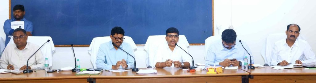 Nalgonda collector chandrashekhar : నల్లగొండ కలెక్టర్ చంద్రశేఖర్ అప్పీల్, క్షేత్రస్థాయిలో అభివృద్ధి పథకాల అమలుబాధ్యత జిల్లాఅధికారులదే