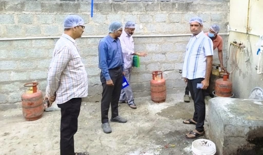 Civilsupplies surprise rides : బిగ్ బ్రేకింగ్, నల్లగొండలో సివిల్ స ప్లైస్ దాడులు, అక్రమంగా వినియో గిస్తున్న 68 గ్యాస్ సిలిండర్లు స్వా ధీనం