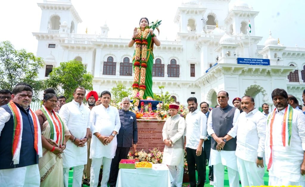 Telangana Thalli Statue : బిగ్ బ్రేకింగ్, అసెంబ్లీలో తెలంగాణ తల్లివిగ్రహాన్ని ఆవిష్కరించిన గవ ర్నర్ 