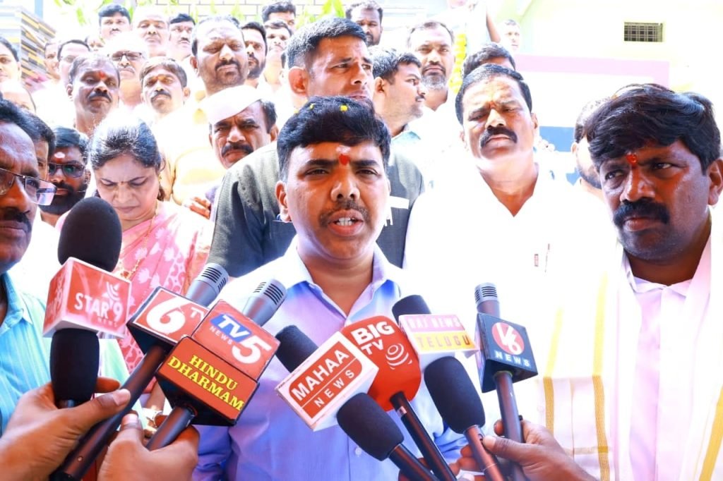 Nalgonda Collector Chandrasekhar : బిగ్ బ్రేకింగ్, నల్లగొండలో ఉగాది రోజు ఇందిరమ్మ గృహప్రవేశాలు, పాల్గొన్న జిల్లా కలెక్టర్, ఎమ్మెల్యే 
