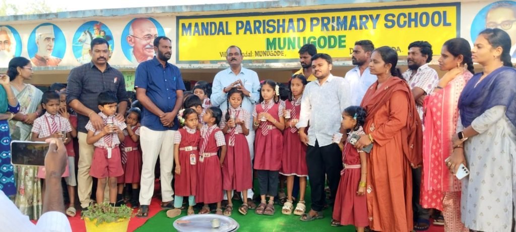 Munugode School : మునుగోడు పాఠశాలలో వినూత్న కార్యక్రమం, వేసవి దృష్ట్యా విద్యా ర్ధులకు ప్రతిరోజూ మజ్జిగ పంపిణీ 