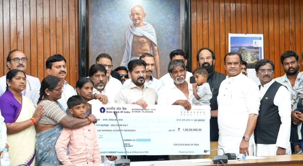 CM Revanth Reddy : సీఎం రేవంత్ కీలకవ్యాఖ్య, విధిని ర్వహణలో మృతిచెందిన విద్యుత్ ఉద్యోగుల కుటుంబాలకు అండ దండ 