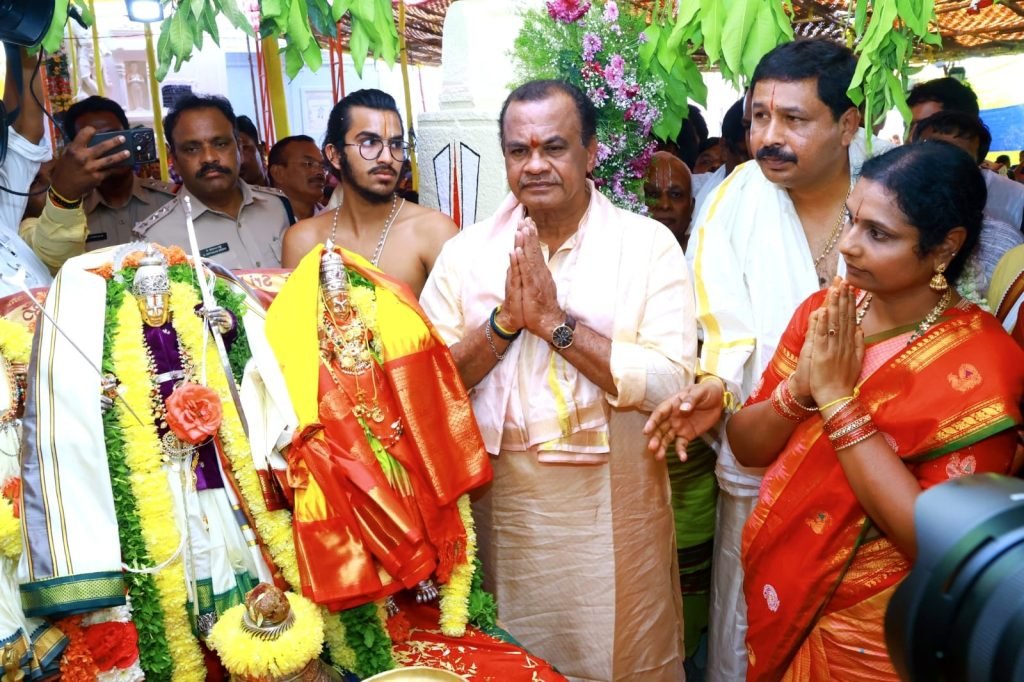 Minister Komatireddy Venkat Reddy : మంత్రి కోమటిరెడ్డి కీలకవ్యాఖ్య,  వచ్చే శ్రీరామనవమి నాటికి రామగిరి రామాలయం ఆకర్షణీయంగా తీర్చిదిద్దుతాం 