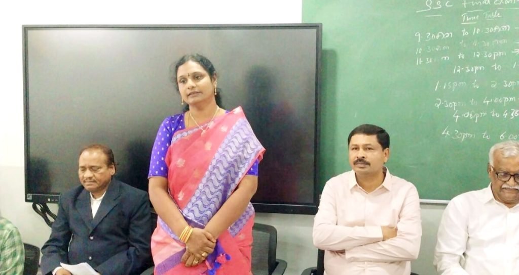 Nalgonda muncipal corporation Mayor : విద్యార్థులు పదవతరగతి పరీక్షల్లో విరివిగా10జీపీఏ సాధించాలి