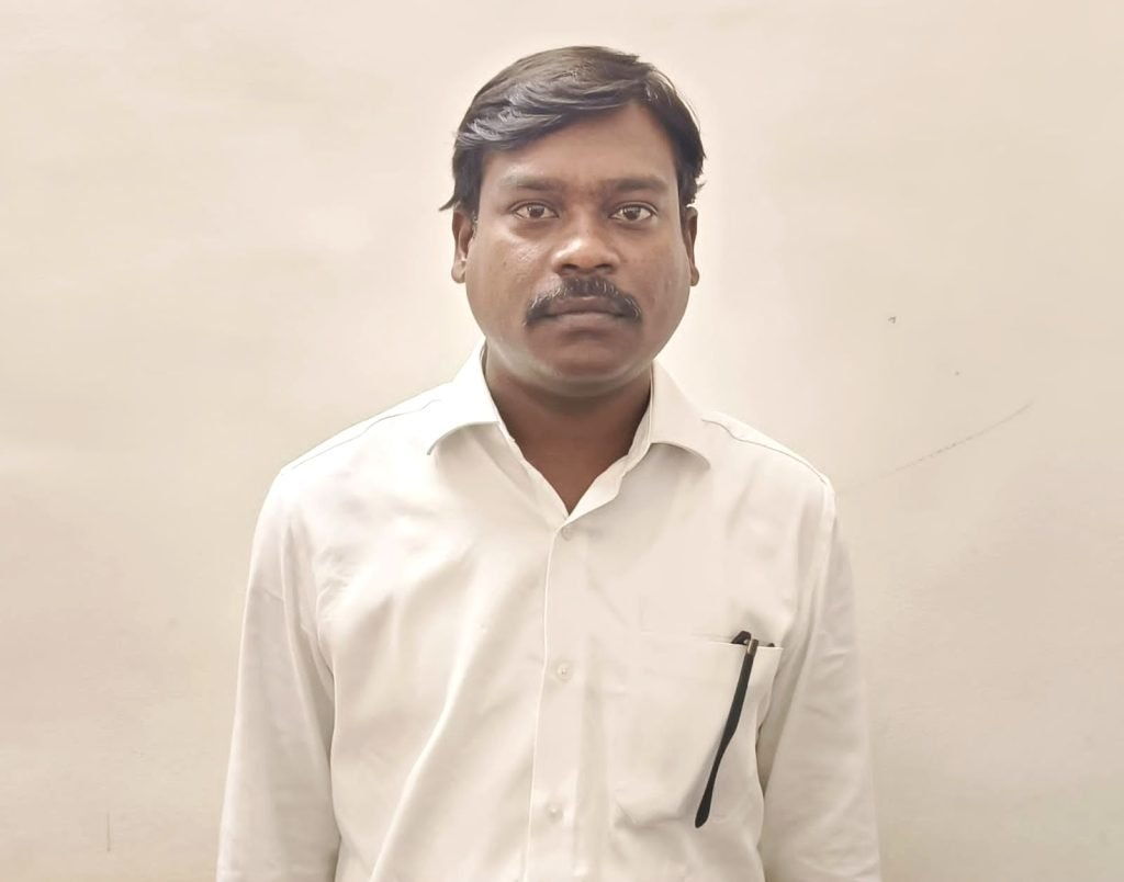 Vikarabad ACB trap : బిగ్ బ్రేకింగ్, వికారాబాద్ జిల్లాలో ఏసీబీ దాడులు, రెడ్ హ్యాండెడ్ గా పట్టుబడ్డ ఆర్ఐ
