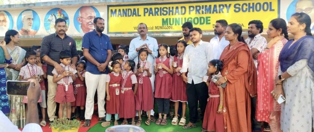 Innovative Program in government school : మునుగోడు పాఠశాలలో వినూత్నకార్యక్రమం, వేసవిదృష్ట్యా విద్యార్ధులకు ప్రతిరోజూ మజ్జిగ పంపిణీ