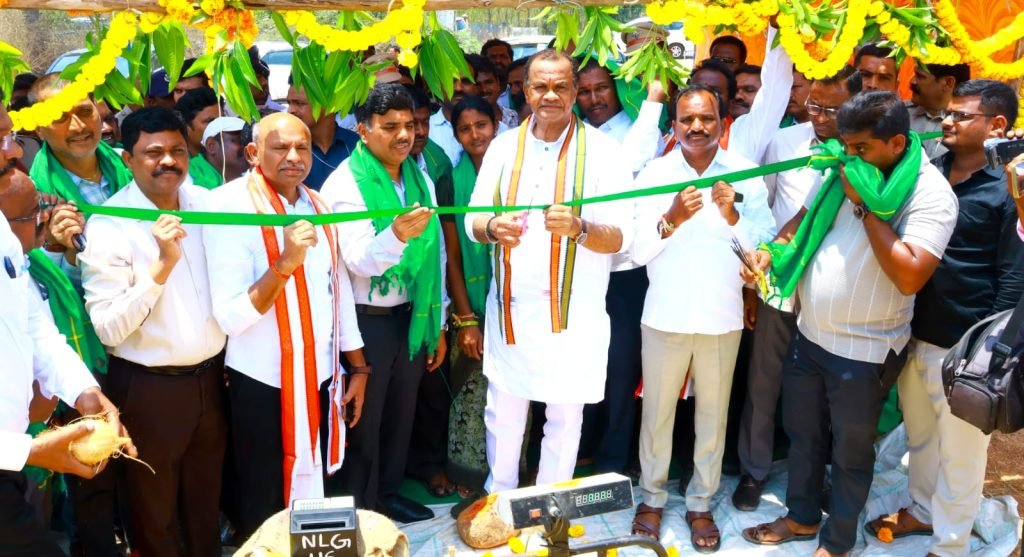 Minister Komatireddy VenkatReddy : మంత్రి కోమటిరెడ్డి సంచలన వ్యా ఖ్య, రైతులను కొనుగోలుదారులు, మిల్లర్లు ఇ బ్బందులకు గురి చేస్తే కఠిన చర్యలు