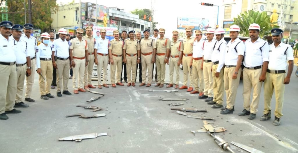 Nalgonda district Police surprise : నల్లగొండ జిల్లా పోలీసుల స్పెషల్ డ్రైవ్, అధికశబ్దం సృష్టిస్తున్న ద్విచక్ర వాహనాలపై కఠినచర్యలు