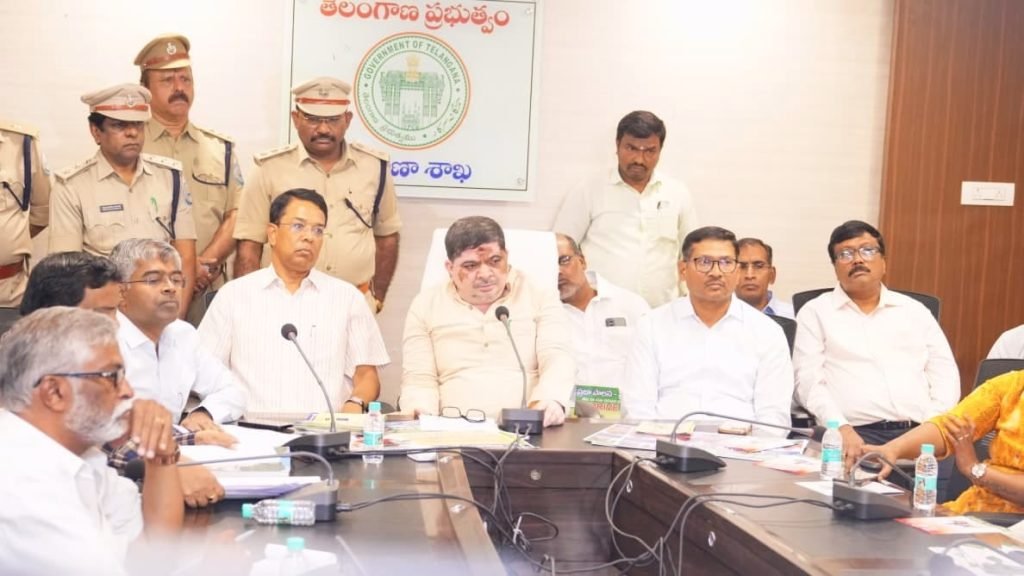 Minister Ponnam Prabhakar : మంత్రి పొన్నం ప్రభాకర్ అప్పీల్, ఆ ర్టీసీ కార్మికులు తొందరపడొద్దు, స మ్మెపై సమాలోచిoచండి