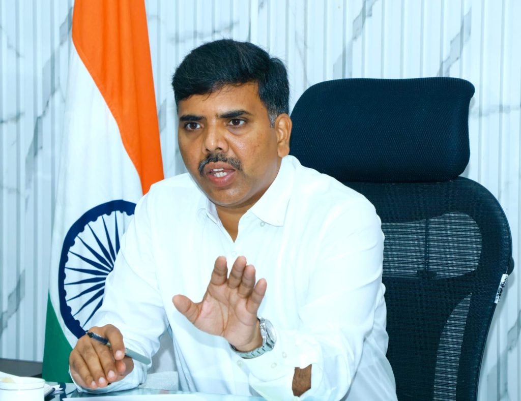 Nalgonda Collector Chandrashekhar : నల్లగొండ కలెక్టర్ చంద్రశేఖర్ అల్టి మేటం,రైస్ మిల్లర్లు ధాన్యం అన్ లోడింగ్ వేగవంతం చేయాలి 