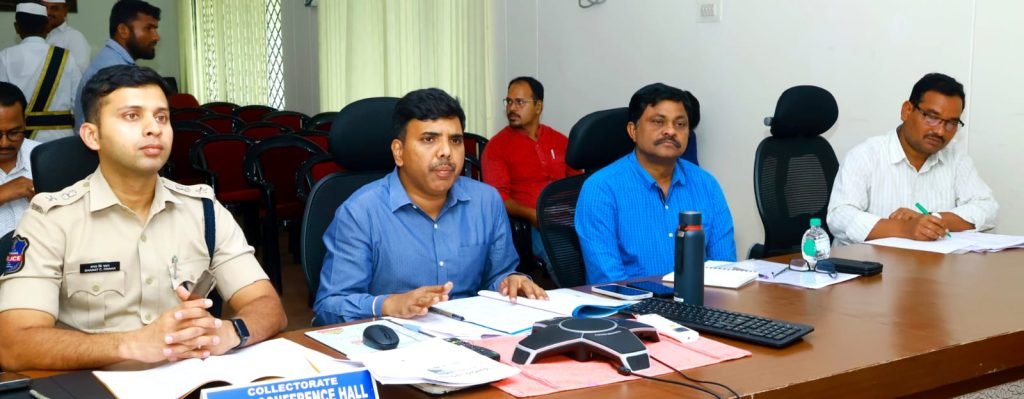 Nalgonda Collector Chandrashekhar : నల్లగొండ కలెక్టర్, ఎస్పీల కీలక ఆ దేశాలు, జిల్లాలో అక్రమ ఇసుక, చె రువుల మట్టి తవ్వకాలపై కఠిన చ ర్యలు తీసుకోవాలి 