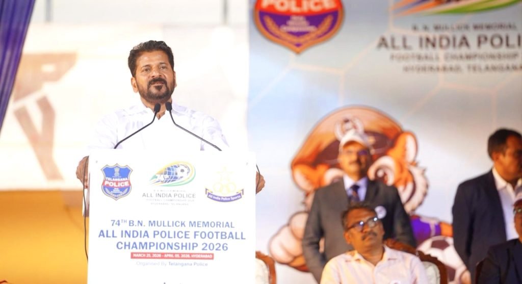 Cm Cup Revanth Reddy : : సీఎంరేవంత్ సంచలన వ్యాఖ్య, యువతను సరైన మార్గం లో పెట్టక పోతే దేశం ప్రమాదకర పరిస్థితులకు నెట్టివేయబ డుతుంది