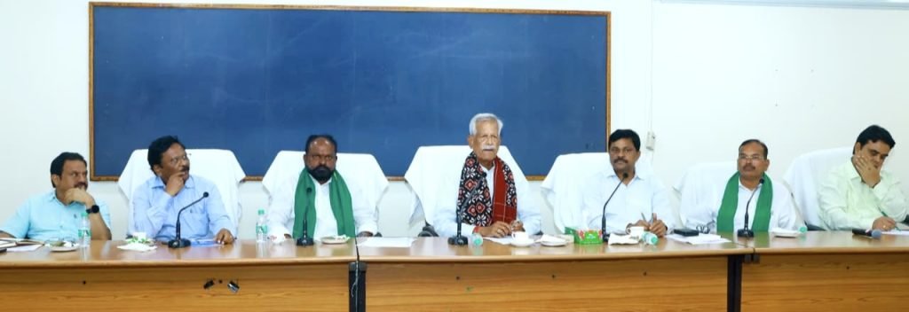 Telangana formers commission Kodanda Reddy :  ధాన్యం సేకరణ మార్గదర్శకాలనుగుణంగా రైస్ మిల్లర్లు సహకరించాలి