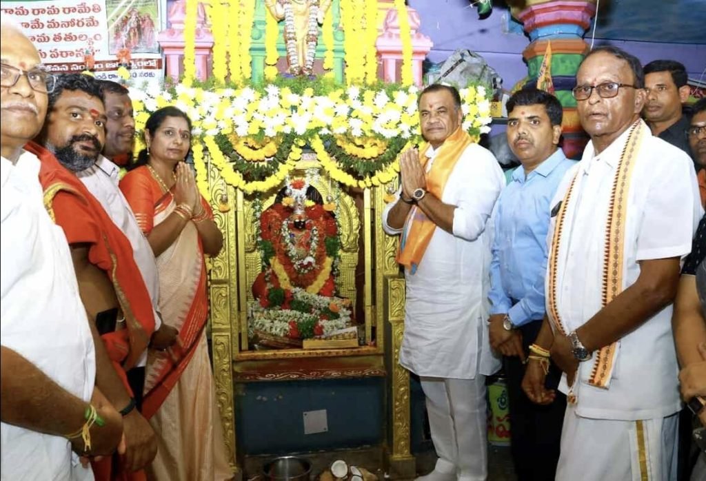 Minister Komatireddy venkatreddy : మంత్రి కోమటిరెడ్డి వెంకటరెడ్డి ఆ కాంక్ష, అమ్మవారిఆ శీస్సు లతో ప్రతి ఒక్కరూ సుఖసంతోషాలతో ఉండా లి