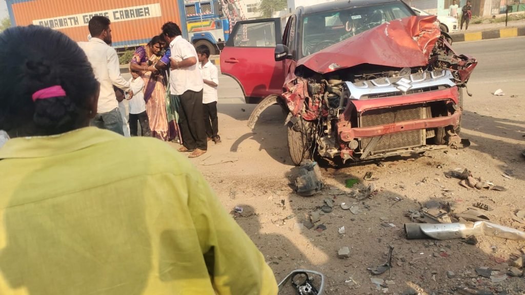 Miryalaguda terrible Road Accident : మిర్యాలగూడలో తీవ్ర విషాదం, ఇరువురు దుర్మరణం