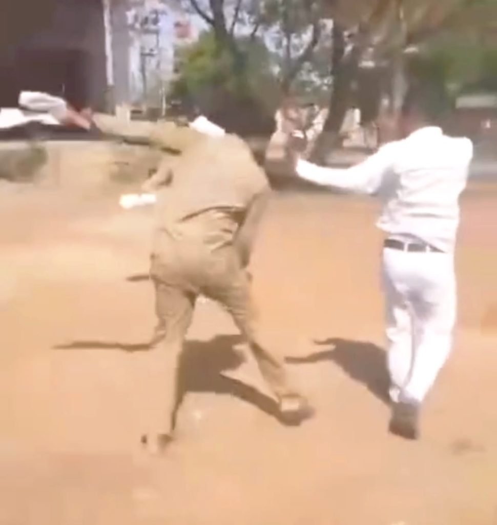 Sangareddy RTC Conductor Attack : బిగ్ బ్రేకింగ్, సంగారెడ్డిలో హైడ్రా మా, లంచం అడిగిన అధికారికి ‘చెప్పు’తో సత్కారం