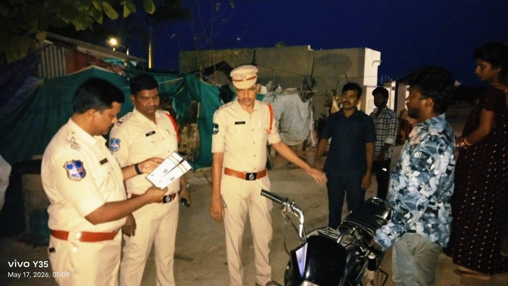 Suryapet Spark cordon search : సూర్యాపేట సుందరయ్య నగర్ లో కార్డన్ సెర్చ్, పోలీసుల అదు పులో నలుగురు అనుమానితులు
