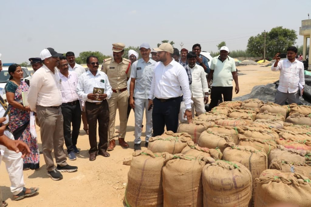 Suryapet Collector Tejas : సూర్యాపేట కలెక్టర్ తేజస్ అల్టిమే టం ధాన్యం కొనుగోళ్ల వేగవంతాని కినికి సత్వర చర్యలు చేపట్టాలి 
