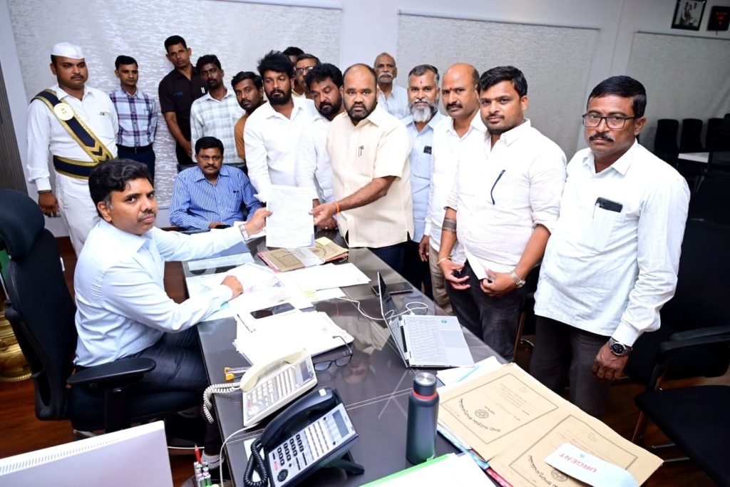 Nalgonda BRS raises Grain Frauds : రైతుల పక్షాన బిఆర్ఎస్ పోరు మార్గం, కలెక్టర్ కు ధాన్యo అక్ర మాలపై లిఖితపూర్వక ఫిర్యాదు