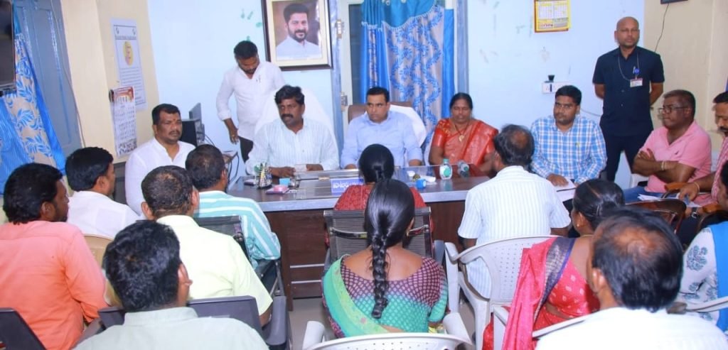 Mla vemula veeresham surprise visit paddy centers : బిగ్ బ్రేకింగ్, అన్నదాతల కోసం రం గంలోకి ‘స్మార్ట్’ యంత్రాంగం, స్పా ట్ తనిఖీల్లో విప్ వీరేశం, ఎంపీ కి రణ్ 