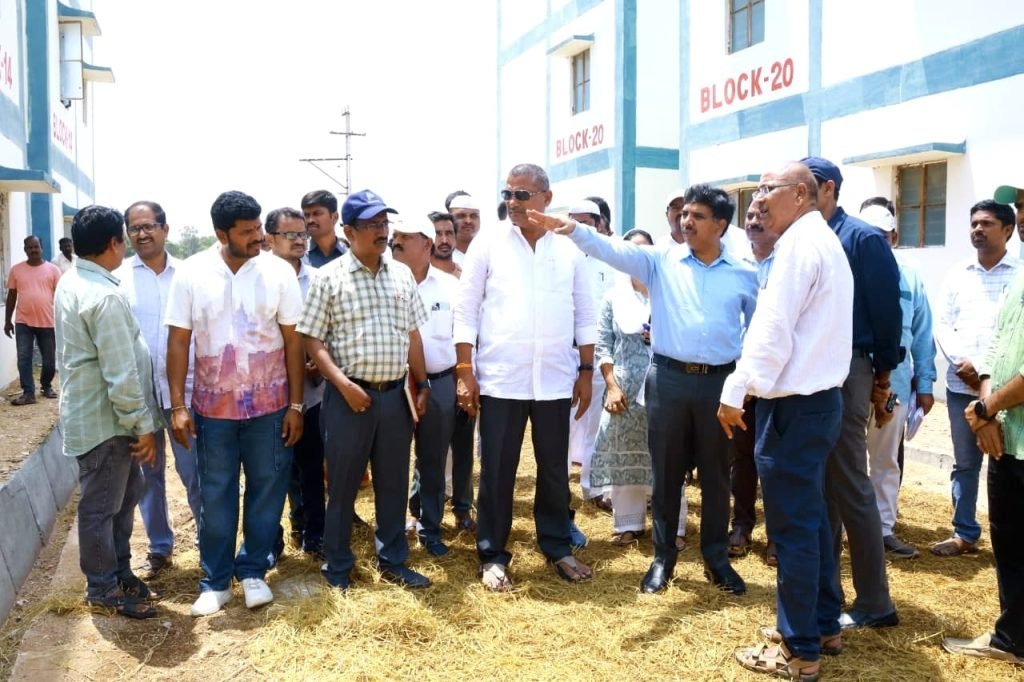 Nalgonda Collector Chandrasekhar : నల్లగొండ కలెక్టర్ చంద్రశేఖర్ కీలక ఆదేశం, నెలాఖరులోగా మిర్యాలగూడ డబుల్ బెడ్‌రూమ్ పనులు పూర్తిచేయాలి 