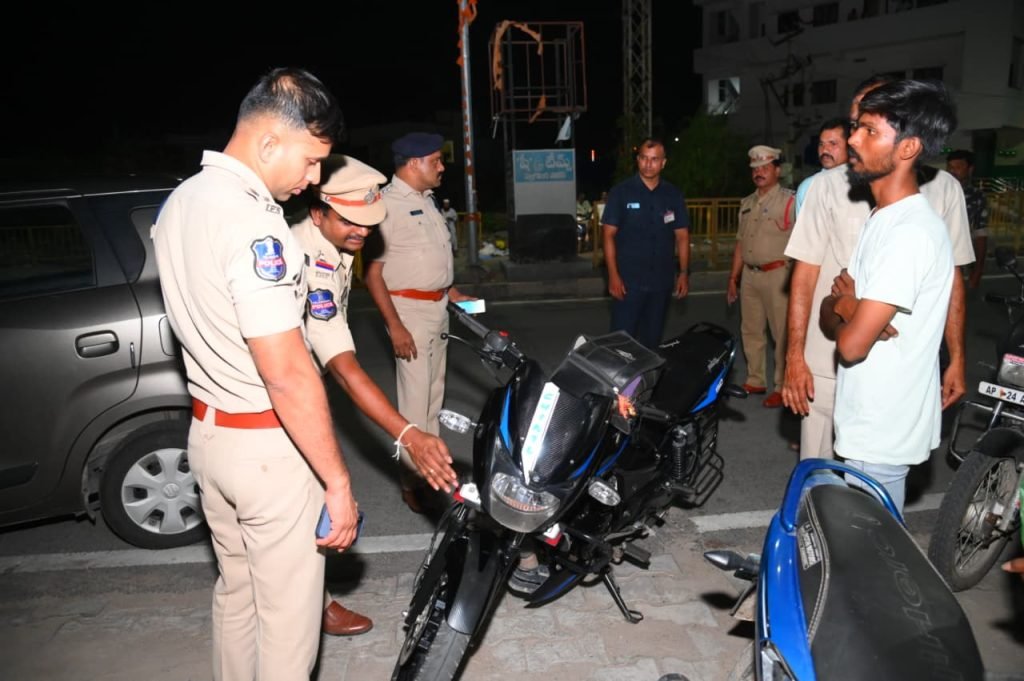 Nalgonda district police blockade :  బిగ్ బ్రేకింగ్, నల్లగొండ జిల్లావ్యాప్తంగా పోలీసుల ‘నాఖా బందీ’, అల్లాడిపోయిన ఆకతాయిలు