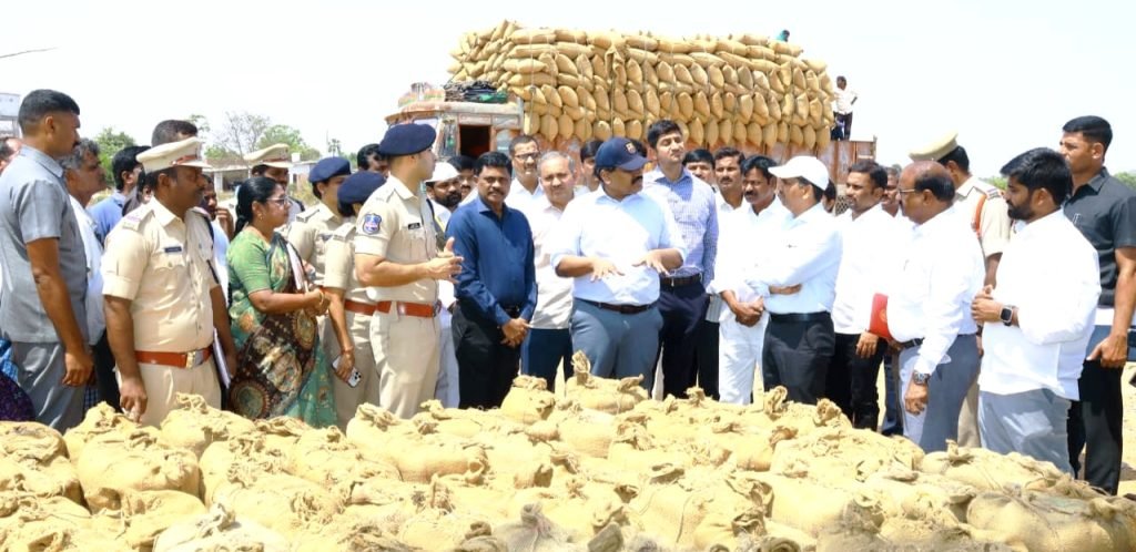 Civilsupplies commissioner StephenRaveendra : బిగ్ బ్రేకింగ్, ధాన్యం కొనుగోలు కేంద్రంలో పౌర సరఫరాలశాఖ కమిషనర్ ఆకస్మిక తనిఖీ, కొనుగోళ్లపై ఆరా