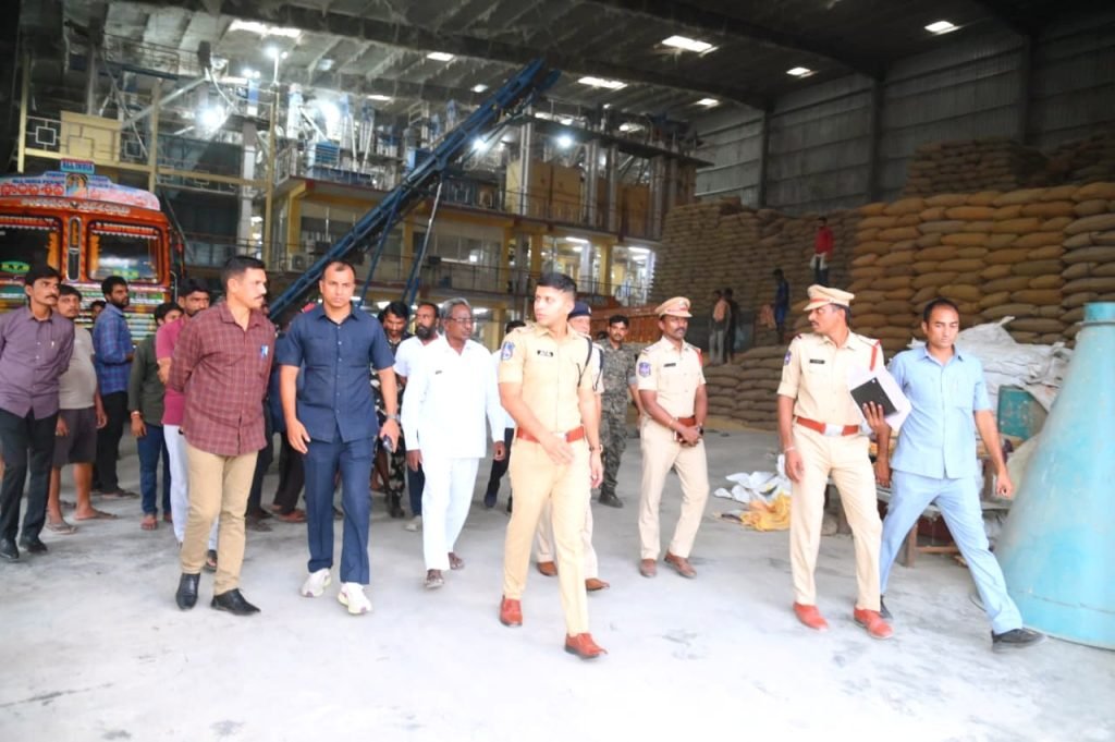 Nalgonda SP Sharath Chandra Pawar warning : నల్లగొండ ఎస్పీ శరత్ చంద్ర అల్టిమే టం, ధాన్యం కొనుగోళ్ల లో రైతులకు ఇబ్బందులు కలిగిస్తే కఠిన చర్యలు