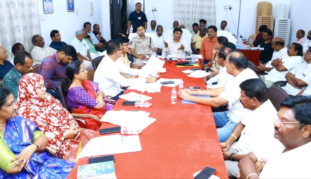 Collecter chandhrasekhar strong worning : బిగ్ బ్రేకింగ్, నల్లగొండ కలెక్టర్ కీలకఆదేశం, ధాన్యం అన్లోడింగ్ వేగవంతం చేయకపోతే అంతే సంగతులు