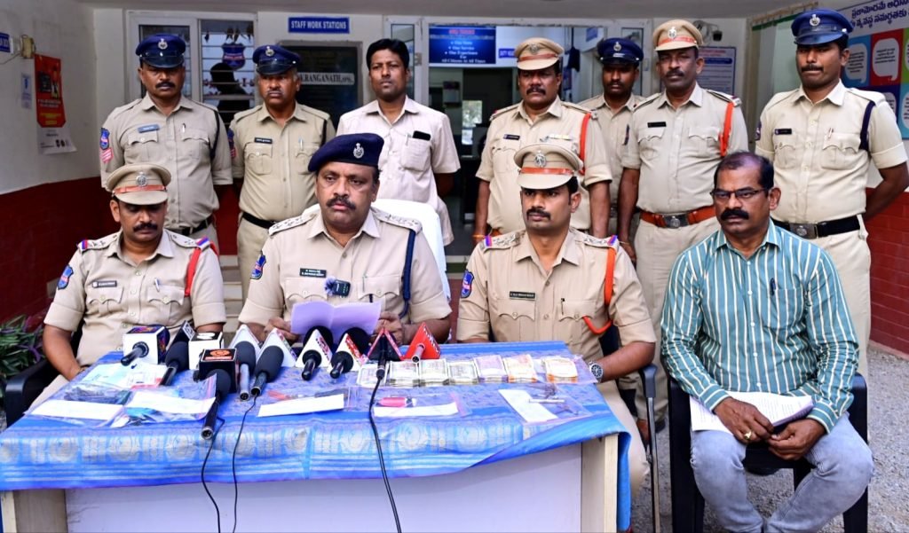 Nalgonda police Interstate thieves arrested : బిగ్ బ్రేకింగ్, నల్లగొండ సైబర్ క్రైమ్ అలర్ట్, హైటెక్ ‘మైండ్-డైవర్షన్’ ముఠా గుట్టురట్టు