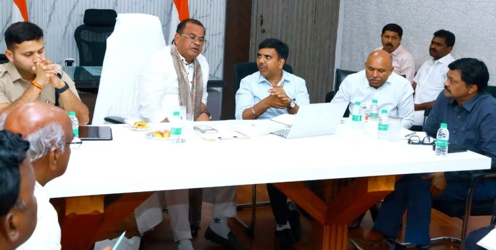Minister Komatireddy Venkat Reddy : మంత్రి కోమటిరెడ్డి వెంకటరెడ్డి కీలక ఆదేశం, సీఎం జిల్లా పర్యటన జయప్రదoకు పకడ్బందీ ఏర్పాట్లు