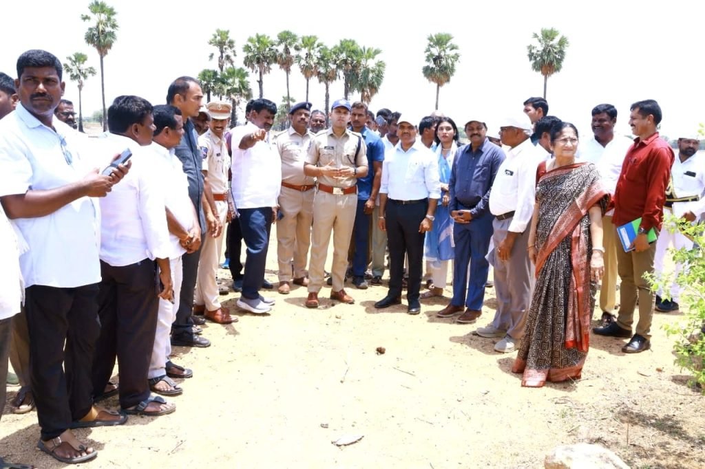 Nalgonda Collector Chandra Shekhar: సీఎం సభాస్థలిని పరిశీలించిన కలె క్టర్, ఎస్పీ, అధికారులు