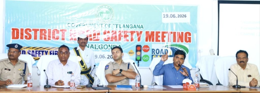 Nalgonda Collector Chandrasekhar : నల్లగొండ కలెక్టర్ చంద్రశేఖర్ కీలక ఆదేశాలు, రోడ్లకు ఇరువైపులా చె ట్లకొమ్మలను వెంటనే తొలగించాలి