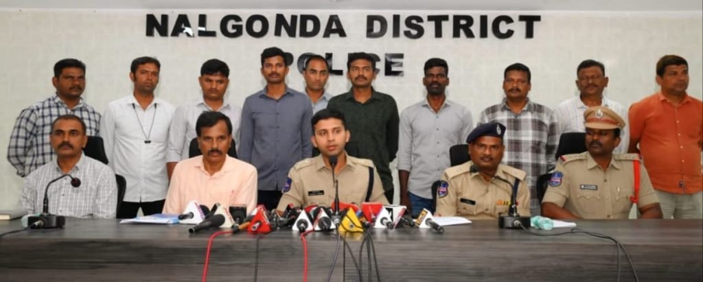 Nalgonda SP Sharath Chandra Pawar : బిగ్ బ్రేకింగ్, రెండు రాష్ట్రాల మో స్ట్ వాంటెడ్ అంతర్రాష్ట్ర దొంగల ముఠా అరెస్టు చేసిన పోలీసులు 