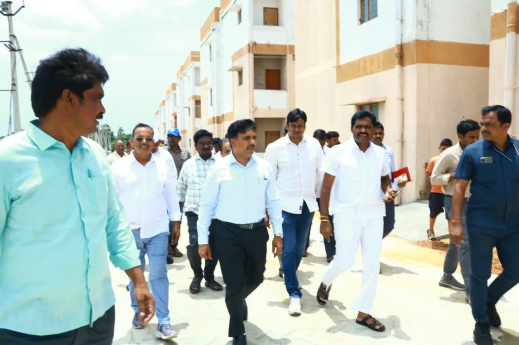 Nalgonda district collecter chandhra shekhar : నల్లగొండలో ప్రారంభానికి సిద్ధమైన మహిళాసంఘాల పెట్రోల్ బంక్